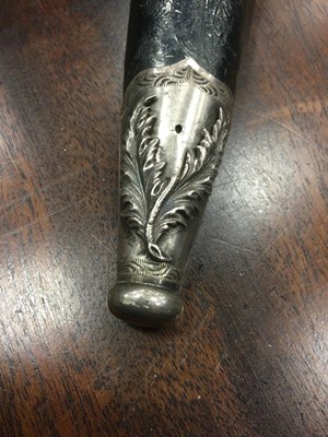 Lot 1622 - A VICTORIAN SILVER MOUNTED DIRK