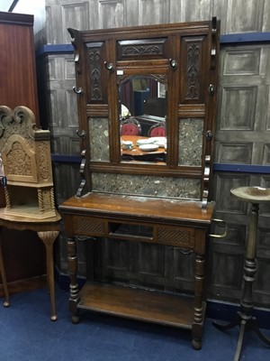 Lot 411 - A VICTORIAN OAK HALLSTAND