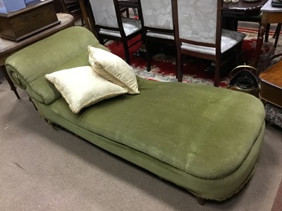 Lot 521 - A VICTORIAN CHAISE LONGUE