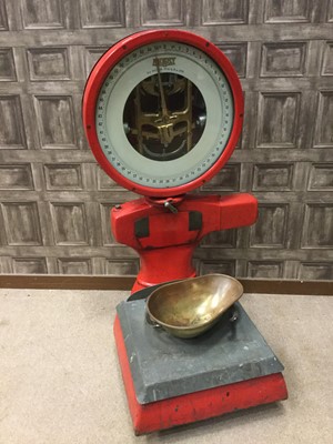 Lot 1399 - A SET OF 1930s AVERY WEIGHING SCALES