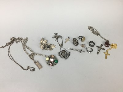 Lot 5 - A GROUP OF SILVER AND OTHER JEWELLERY