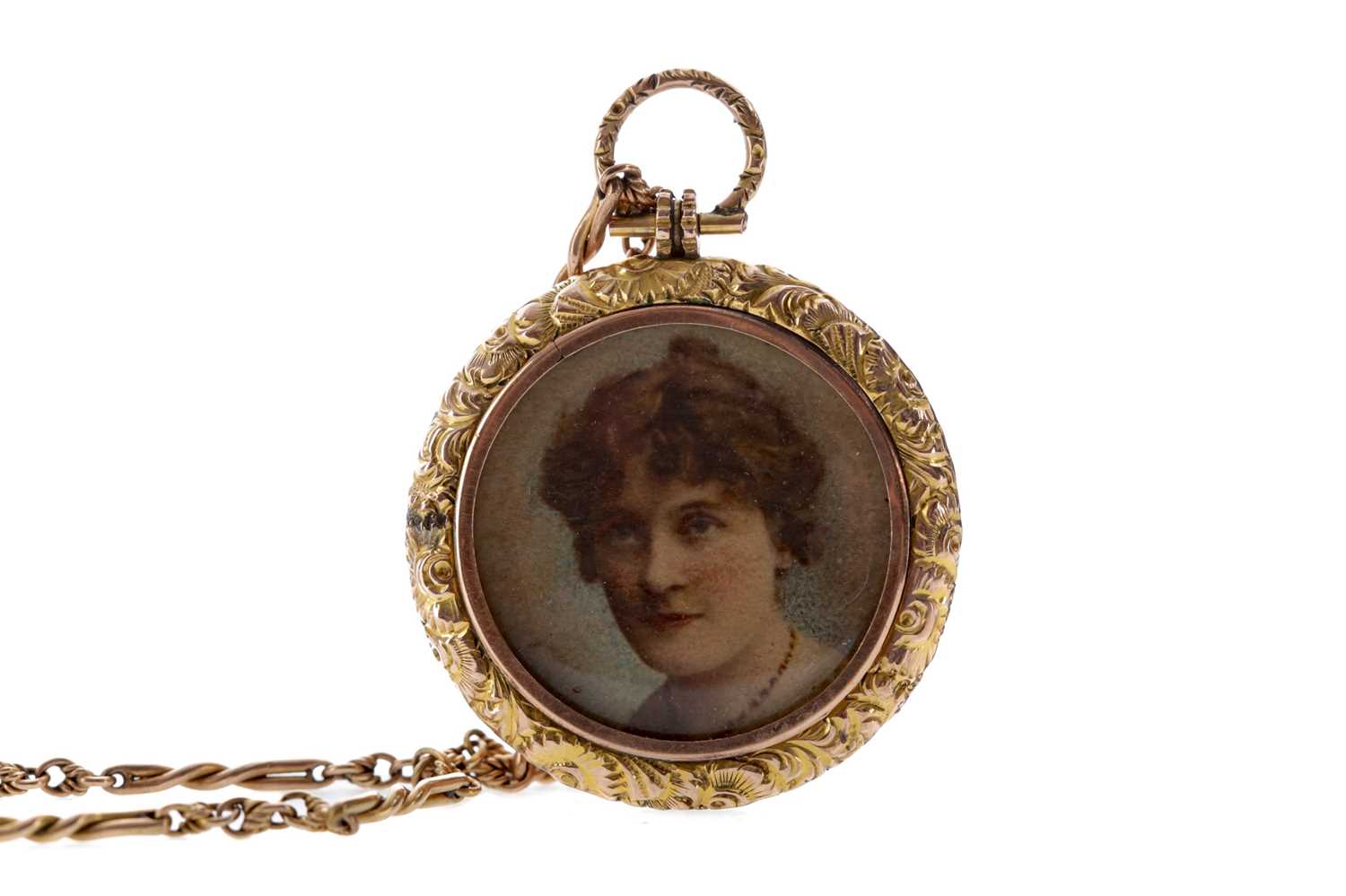 Lot 1337 - A GOLD CHAIN WITH GILT LOCKET