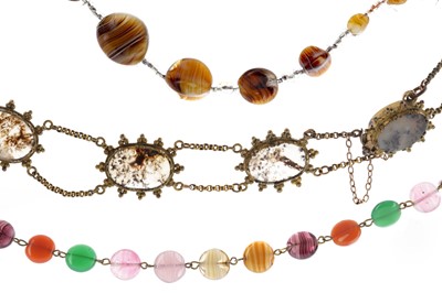Lot 1341 - A GROUP OF AGATE JEWELLERY