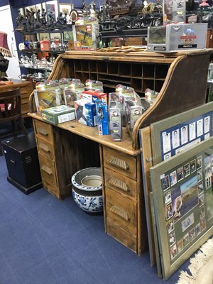 Lot 457 - AN EARLY 20TH CENTURY OAK TAMBOUR FRONTED DESK