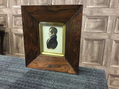 Lot 562 - A 20TH CENTURY PORTRAIT MINIATURE OF A GENTLEMAN