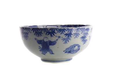 Lot 747 - A CHINESE BLUE AND WHITE CIRCULAR BOWL