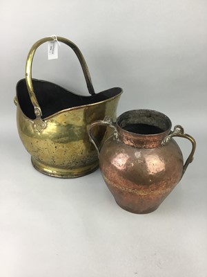 Lot 554 - A 19TH CENTURY BRASS COAL SCUTTLE AND A COPPER URN