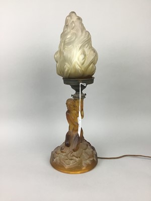 Lot 556 - AN ART DECO FIGURAL LAMP WITH SHADE