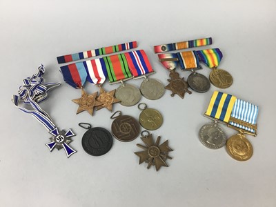 Lot 579 - A GROUP OF MEDALS, ALONG WITH VARIOUS CUFFLINKS AND A GENTS WATCH