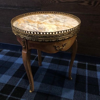 Lot 573 - A FRENCH STYLE CIRCULAR OCCASIONAL TABLE