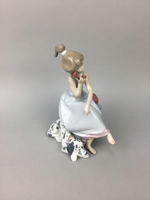 Lot 622 - A LLADRO FIGURE OF CHIT CHAT