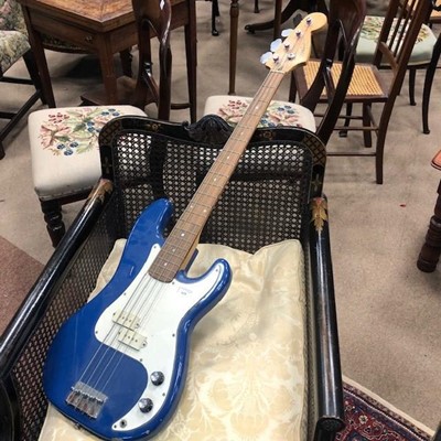 Lot 620 - A STARFIRE PRECISION BASS GUITAR