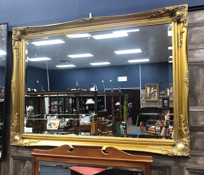 Lot 100A - A GILT FRAMED WALL MIRROR