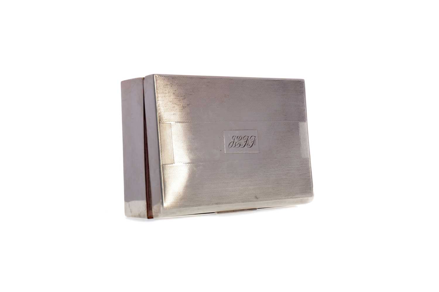 Lot 517 - A MID-20TH CENTURY SILVER CIGARETTE BOX