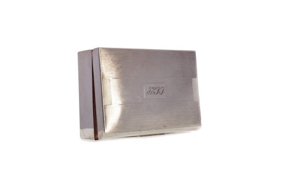 Lot 517 - A MID-20TH CENTURY SILVER CIGARETTE BOX