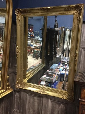 Lot 594 - A GILT FRAMED WALL MIRROR