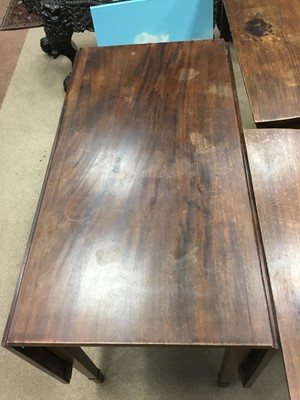 Lot 1658 - A MAHOGANY SECTIONAL DINING TABLE