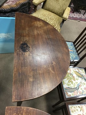 Lot 1658 - A MAHOGANY SECTIONAL DINING TABLE
