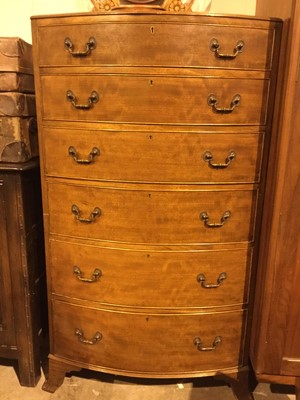 Lot 736 - A REPRODUCTION MAHOGANY BOW FRONTED CHEST OF SIX DRAWERS