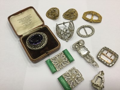 Lot 698 - A LOT OF COSTUME AND OTHER JEWELLERY