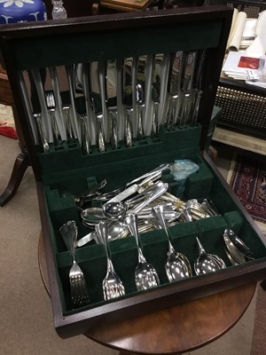 Lot 706 - A SUITE OF SILVER PLATED CUTLERY IN A MAHOGANY CANTEEN