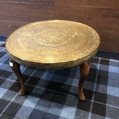 Lot 771 - A BRASS TOPPED OCCASIONAL TABLE