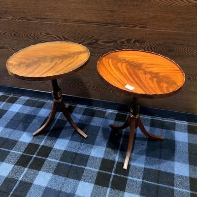 Lot 780 - A PAIR OF REPRODUCTION MAHOGANY OVAL TEA TABLES