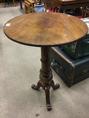 Lot 775 - A VICTORIAN MAHOGANY CIRCULAR TABLE