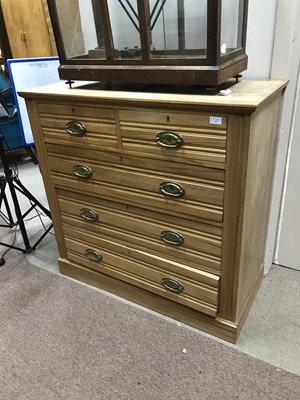 Lot 767 - AN EDWARDIAN CHEST OF DRAWERS