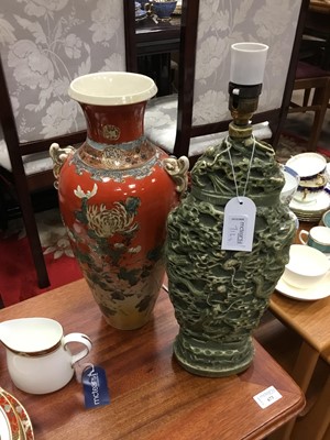 Lot 712 - A 20TH CENTURY JAPANESE VASE AND A CHINESE TABLE LAMP