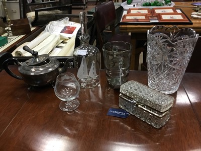 Lot 717 - A LOT OF GLASS AND PLATED ITEMS