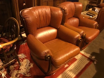 Lot 812 - A MODERN BROWN LEATHER THREE PIECE SUITE