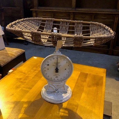 Lot 817 - A VINTAGE SALTER SCALE