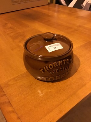 Lot 831 - A PEARSONS 'THORNTONS SPECIAL TOFFEE' LIDDED JAR AND OTHER ITEMS