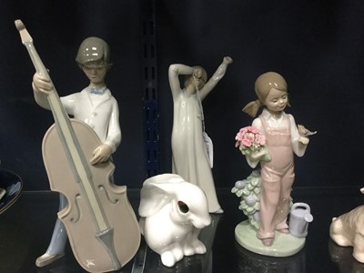 Lot 865 - A LOT OF LLADRO AND OTHER CERAMIC FIGURES