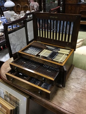 Lot 912 - AN OAK CANTEEN OF SILVER PLATED CUTLERY