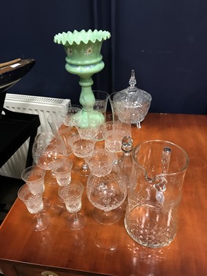 Lot 884 - A LOT OF GLASS WARE INCLUDING A WATER JUG AND GLASSES