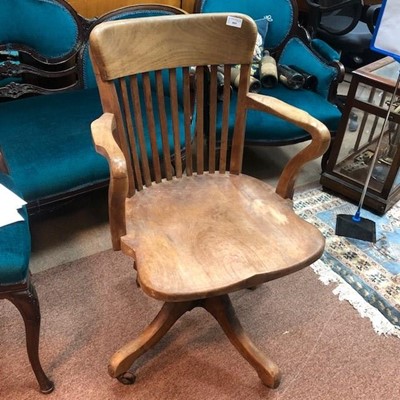 Lot 889 - AN OAK OFFICE ARM CHAIR