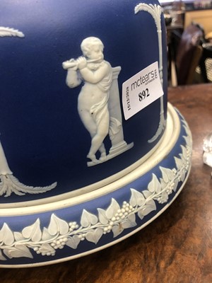 Lot 892 - A VICTORIAN JASPERWARE CHEESE DISH