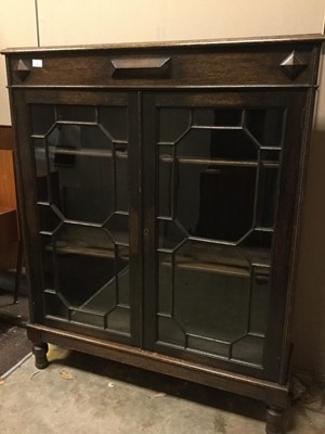 Lot 891 - AN OAK BOOKCASE