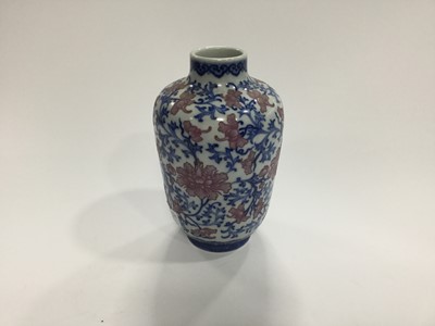 Lot 758 - AN EARLY 20TH CENTURY CHINESE VASE AND A BOWL