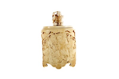 Lot 817 - AN EARLY 20TH CENTURY JAPANESE IVORY BOX