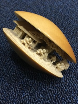 Lot 798 - AN EARLY 20TH CENTURY CHINESE IVORY CLAM SHELL CARVING