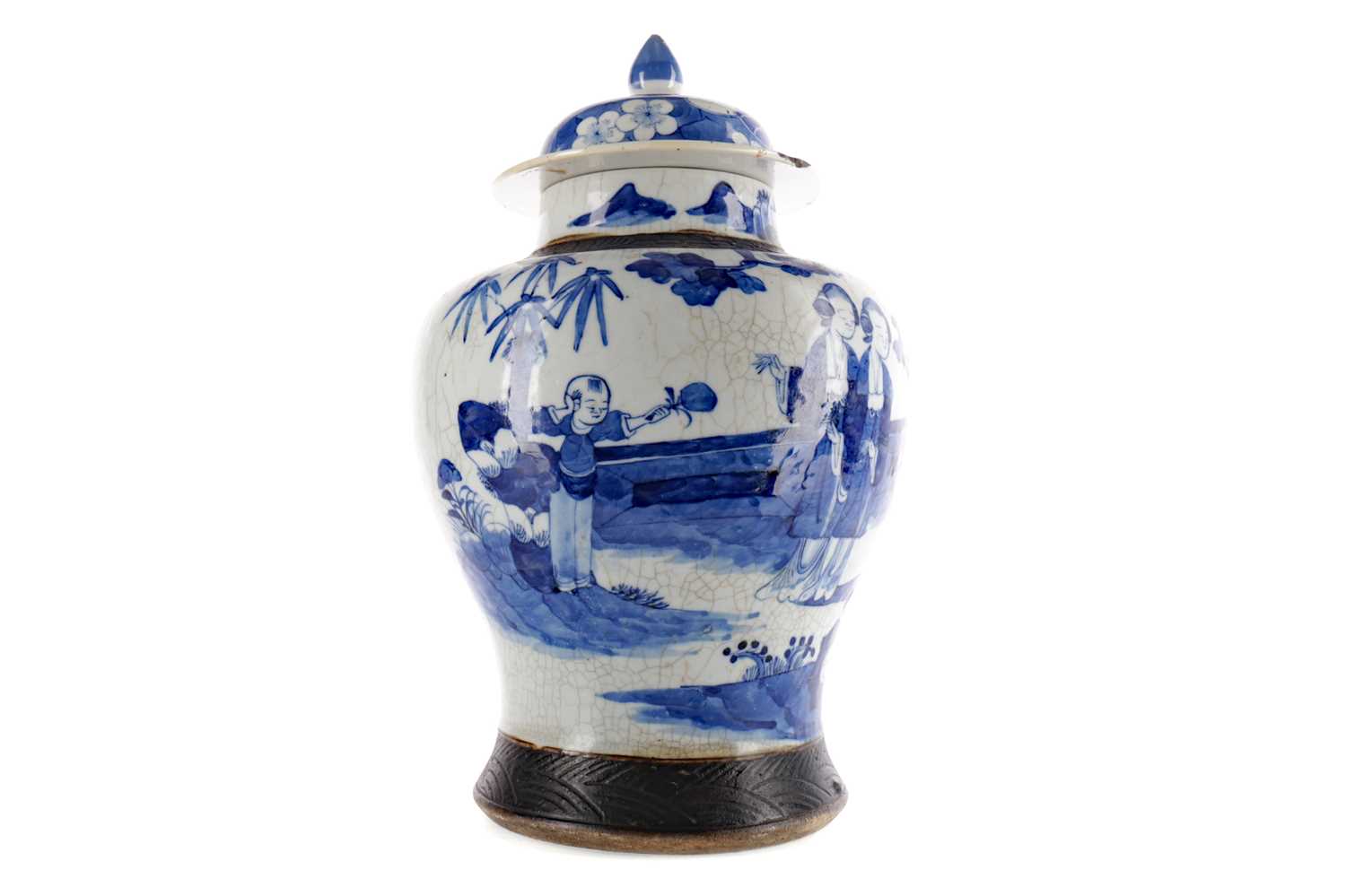 Lot 827 - A 19TH CENTURY CHINESE BLUE & WHITE GINGER JAR