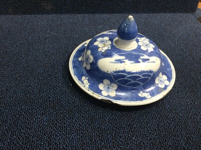 Lot 827 - A 19TH CENTURY CHINESE BLUE & WHITE GINGER JAR