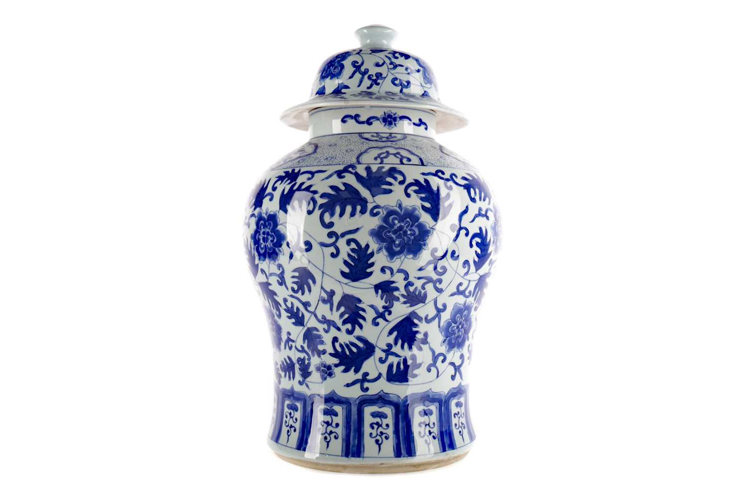 Lot 809 - A CHINESE BLUE AND WHITE JAR AND COVER