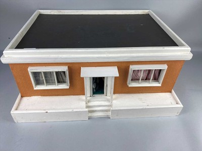 Lot 483 - A VINTAGE CHILD'S DOLLS HOUSE