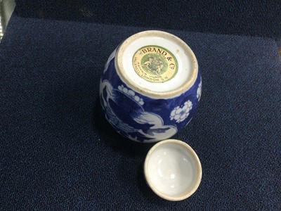 Lot 834 - AN EARLY 20TH CENTURY CHINESE GINGER JAR