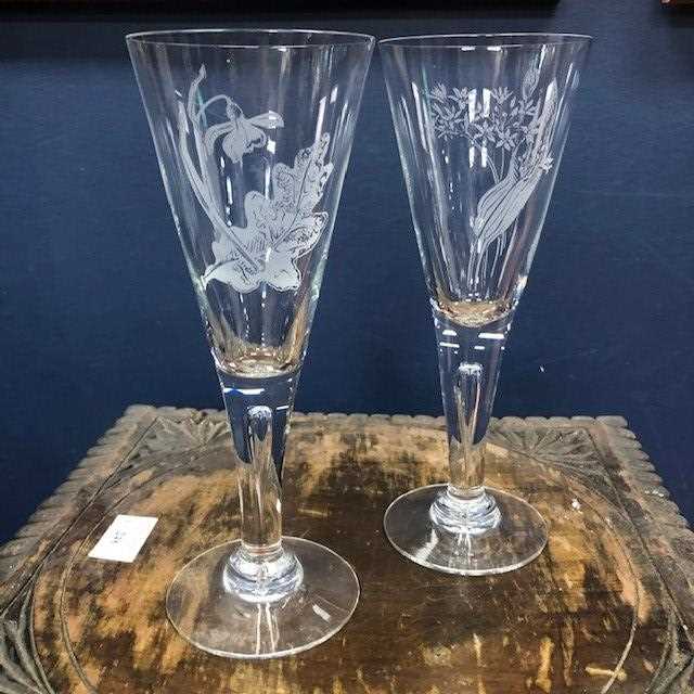 Lot 7 - A SET OF EIGHT ETCHED CHAMPAGNE GLASSES