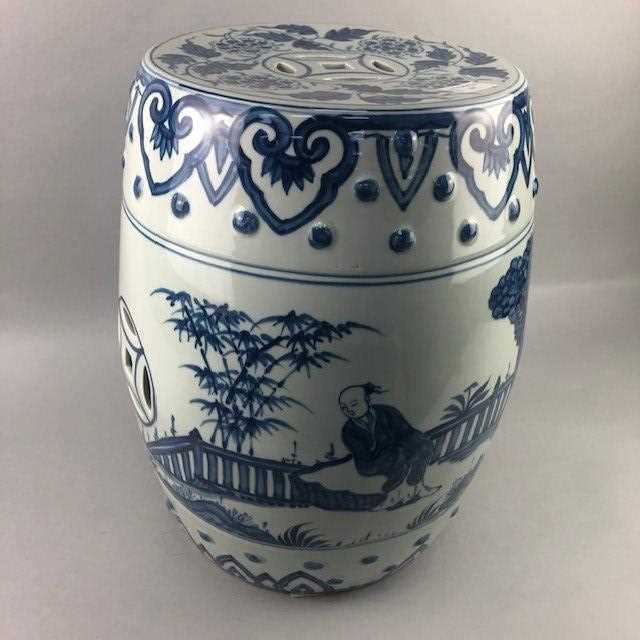 Lot 11 - A 20TH CENTURY CHINESE BLUE AND WHITE BARREL SHAPED GARDEN SEAT